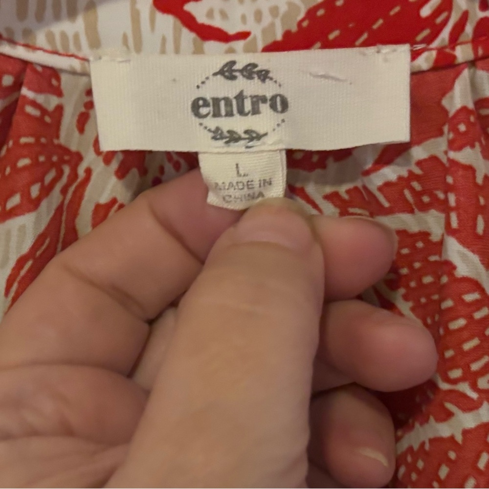 Entro Dress with Red and White Floral Pattern - Picture 3 of 8